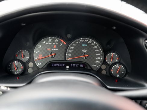 Used 2001 Chevrolet Corvette Z06 w/ Memory Pkg RWD image 13