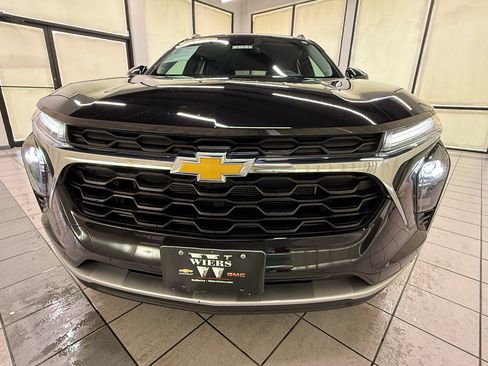 Used 2025 Chevrolet Trax LT w/ LT Convenience Package FWD image 13