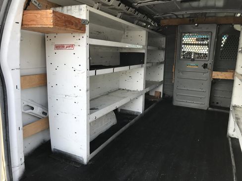 Used 2015 GMC Savana 2500 image 16