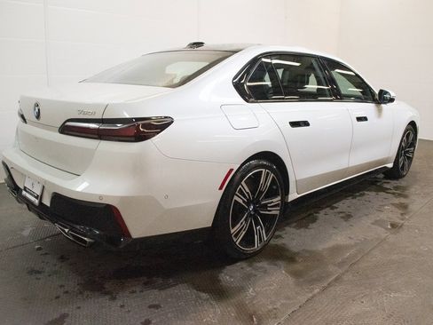 Certified 2023 BMW 760i xDrive w/ Luxury Rear Seating Package image 4