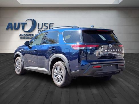 Used 2024 Nissan Pathfinder SV image 4