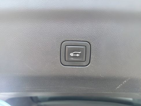 Used 2023 Chevrolet Suburban Premier AWD/4WD image 32