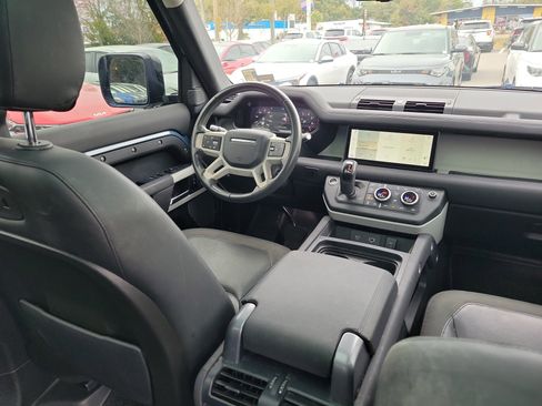 Used 2020 Land Rover Defender 110 SE image 13