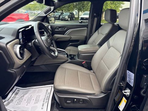 Used 2025 Chevrolet Colorado ZR2 w/ Midnight Edition AWD/4WD image 17