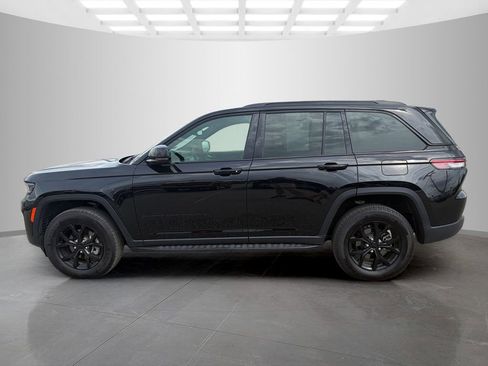 Used 2024 Jeep Grand Cherokee Altitude AWD/4WD image 7