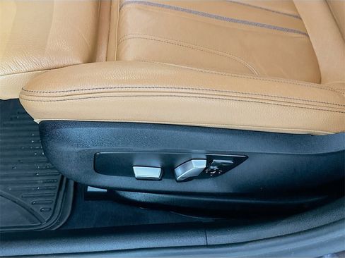 Used 2019 BMW 530i xDrive image 9