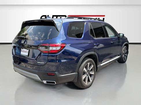 Used 2025 Honda Pilot Touring image 7