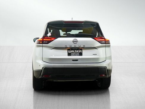Used 2025 Nissan Rogue SV AWD/4WD image 4