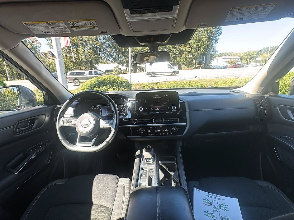 Certified 2025 Nissan Pathfinder SV FWD image 28