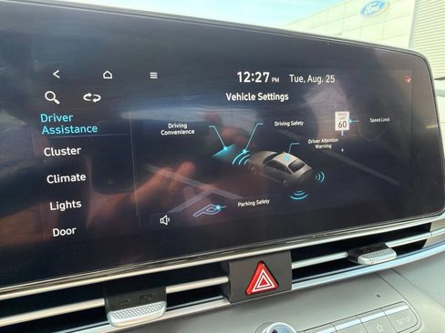 Used 2025 Hyundai Elantra SEL FWD image 44