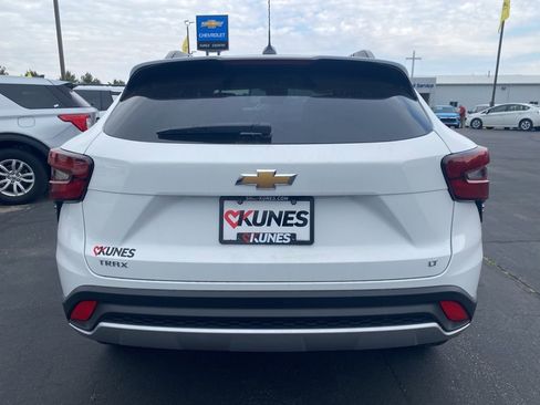 New 2025 Chevrolet Trax LT image 10