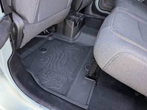 Used 2024 Jeep Wrangler Sport S image 12