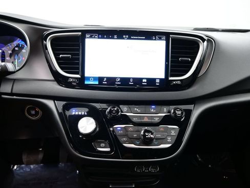 Used 2025 Chrysler Pacifica Select FWD image 24