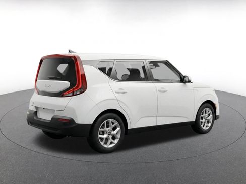 Used 2025 Kia Soul LX w/ LX Technology Package FWD image 9