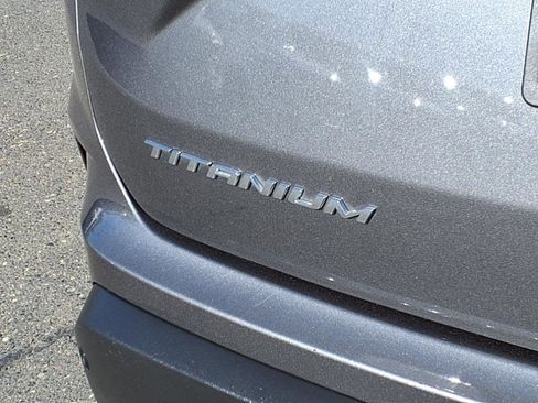 Used 2022 Ford Edge Titanium image 11