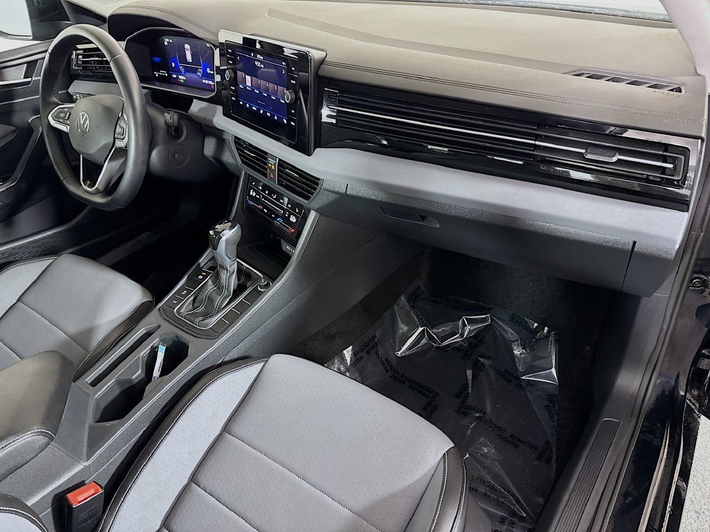 Used 2025 Volkswagen Jetta SE FWD image 29