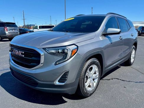 Used 2020 GMC Terrain SLE w/ Driver Convenience Package FWD image 3