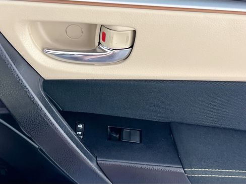 Used 2016 Toyota Corolla LE image 24