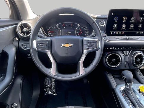 Used 2024 Chevrolet Blazer LT w/ Convenience Package FWD image 6
