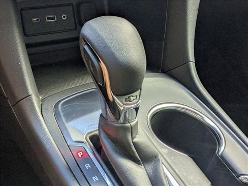 Used 2022 Chevrolet Equinox LS w/ LS Convenience Package image 8