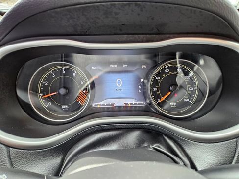 Used 2015 Jeep Cherokee Trailhawk w/ Comfort/Convenience Group AWD/4WD image 24