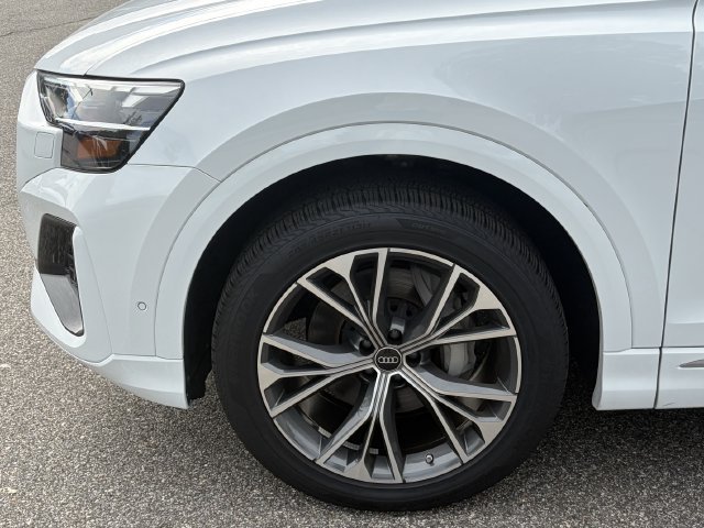 Used 2025 Audi Q8 Premium Plus AWD/4WD image 9