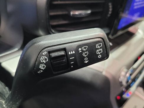 Used 2021 Ford Explorer XLT image 43