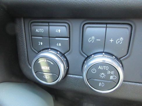 New 2026 GMC Yukon XL AT4 image 17