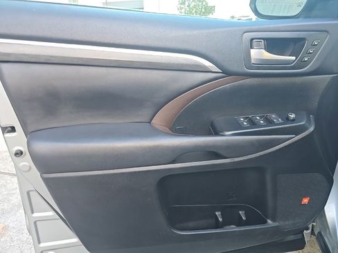 Used 2018 Toyota Highlander Limited image 38