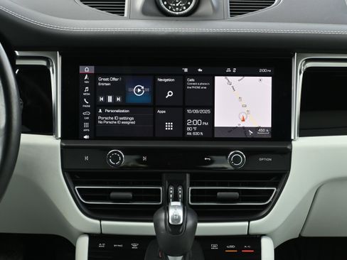 Used 2024 Porsche Macan w/ Premium Plus Package image 5