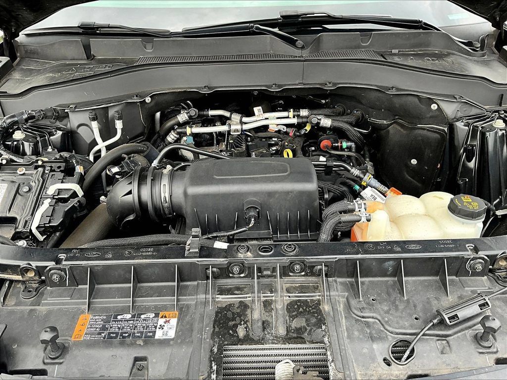 Used 2023 Ford Explorer XLT AWD/4WD image 32
