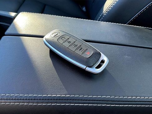 Used 2024 Nissan Rogue SL w/ SL Premium Package image 34