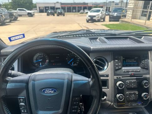 Used 2017 Ford Expedition XLT RWD image 14