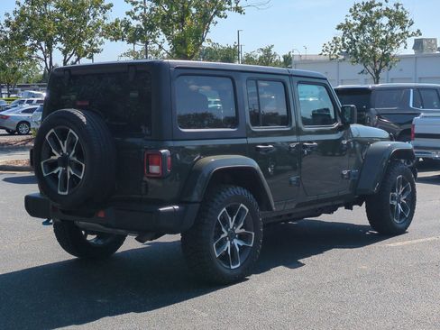Used 2024 Jeep Wrangler Unlimited w/ Convenience Group AWD/4WD image 10