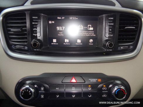 Used 2019 Kia Sorento AWD image 11