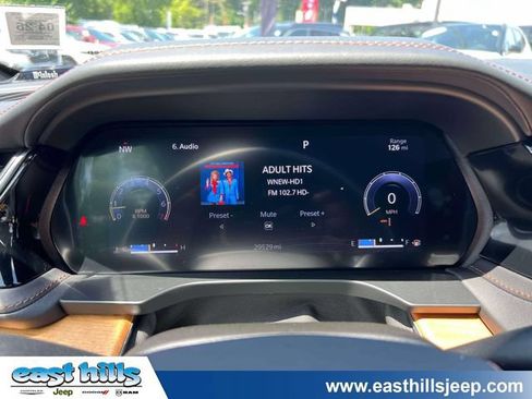Certified 2023 Jeep Grand Cherokee Summit AWD/4WD image 31