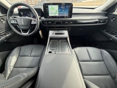New 2026 Lincoln Aviator AWD image 8