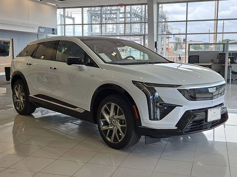 New 2026 Cadillac Optiq Luxury 2 w/ LPO, Floor Liner Package AWD/4WD image 7