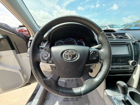 Used 2012 Toyota Camry XLE w/ Convenience Pkg FWD image 19