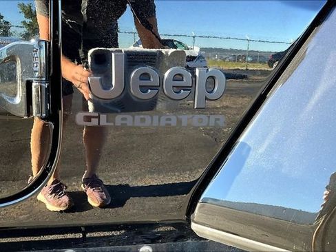 Used 2022 Jeep Gladiator Sport AWD/4WD image 25