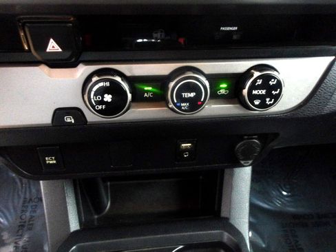 Used 2017 Toyota Tacoma SR5 image 23