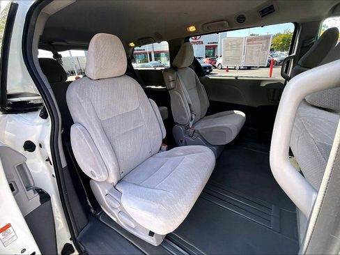 Used 2019 Toyota Sienna LE FWD image 24