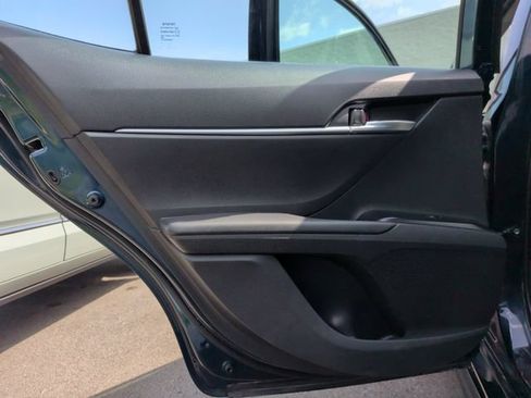 Used 2018 Toyota Camry SE FWD image 21