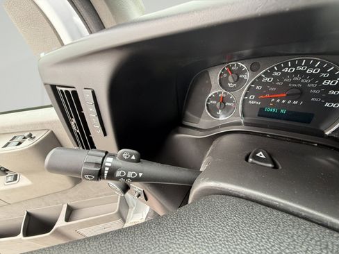 Certified 2024 Chevrolet Express 2500 w/ Driver Convenience Package image 21