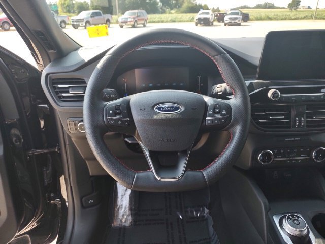 Used 2025 Ford Escape ST-Line Select AWD/4WD image 13