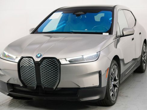 Used 2022 BMW iX xDrive50 w/ Premium Package image 52