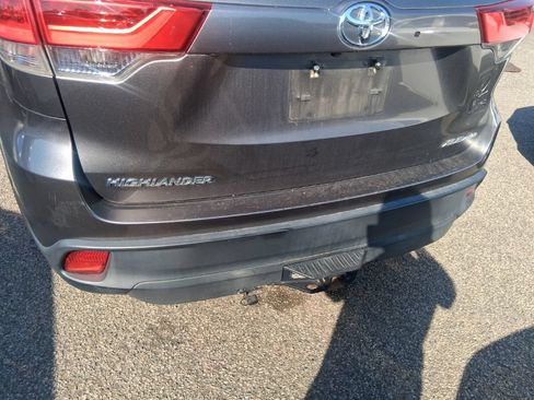 Used 2018 Toyota Highlander XLE AWD/4WD image 10
