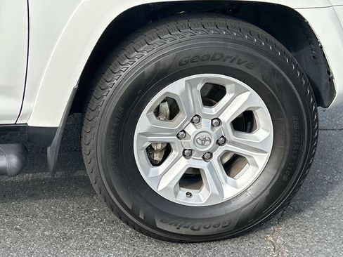 Used 2023 Toyota 4Runner SR5 Premium w/ Moonroof Package RWD image 10