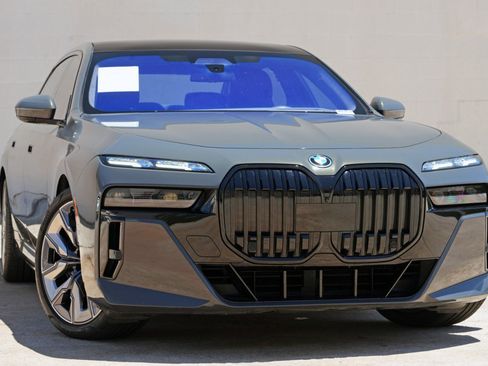 Used 2023 BMW i7 xDrive60 w/ Executive Package 2 AWD/4WD image 4