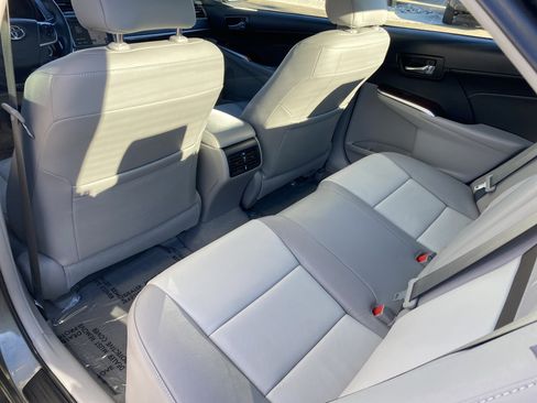 Used 2014 Toyota Camry L image 19